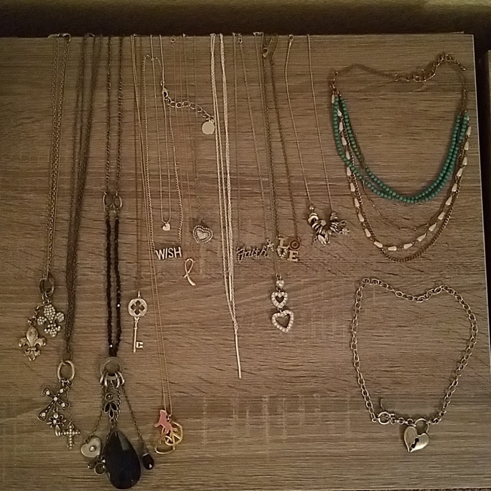Bundle of random necklaces